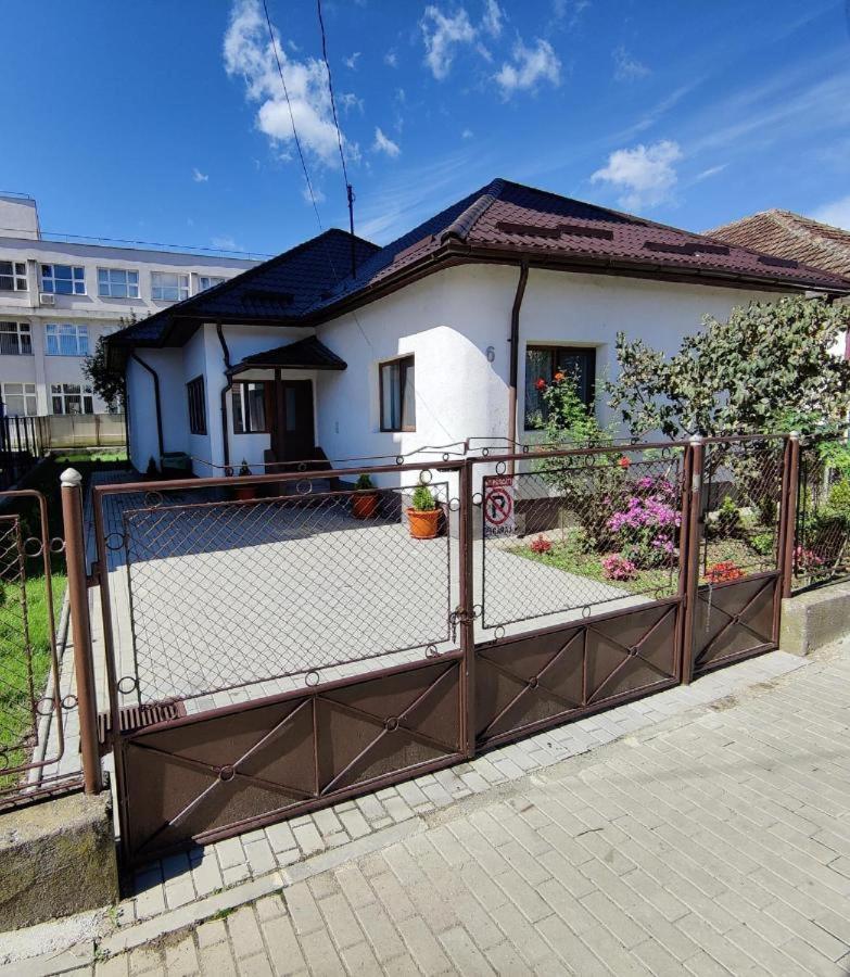 Călimăneşti Casa Marinaゲストハウス エクステリア 写真